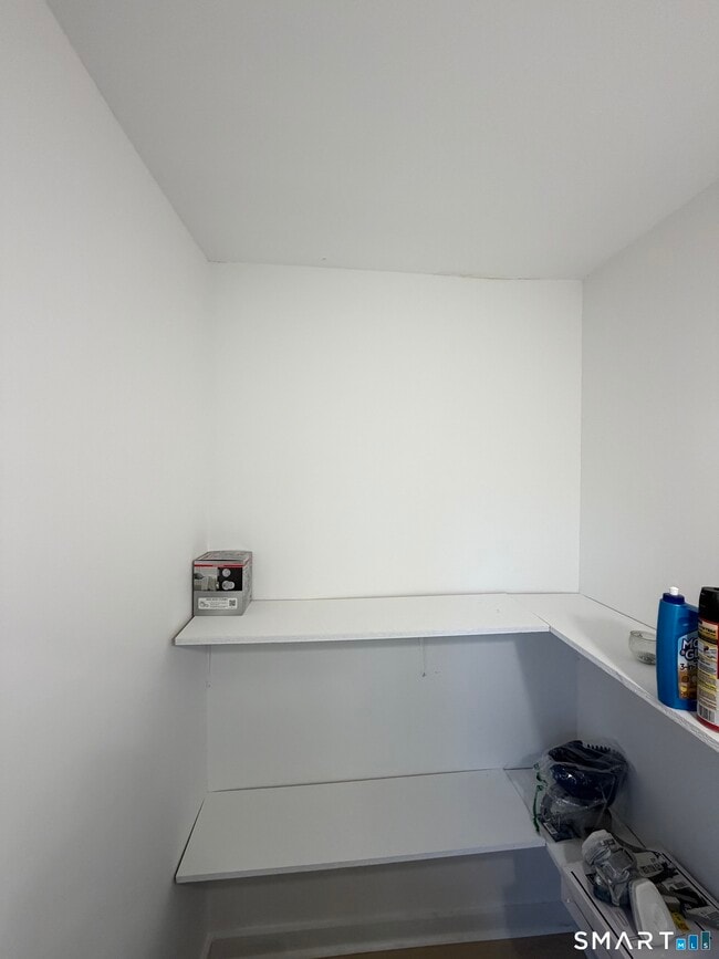 Building Photo - 142 Cowles St