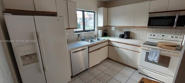 Building Photo - 19525 Cypress Ct E