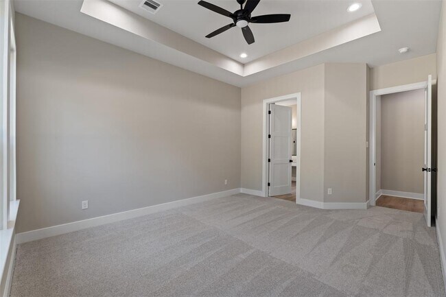 Building Photo - 15109 Paradise Ct