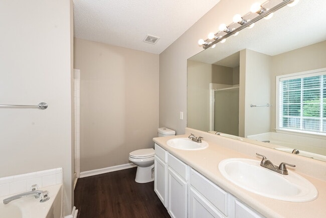 Building Photo - 3714 Heyford Ct