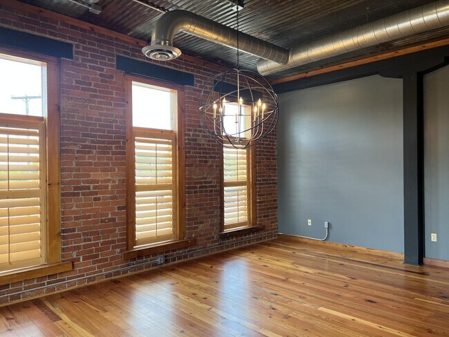 Building Photo - 431 S Columbus St