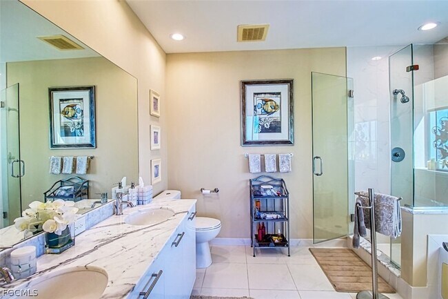 Building Photo - 3000 Oasis Grand Blvd