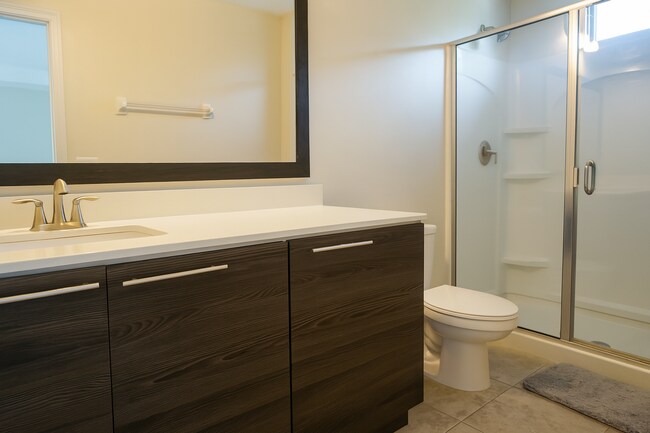 Building Photo - Charming 2-Bed, 2-Bath Townhouse Retreat i...