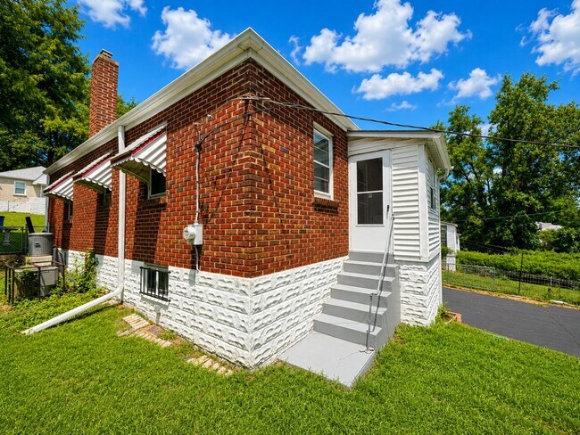 Building Photo - 5218 Fletcher St