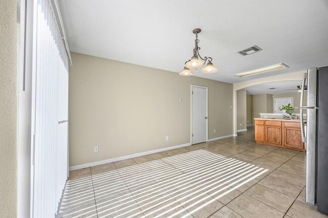 Building Photo - 17611 Wiseman Dr