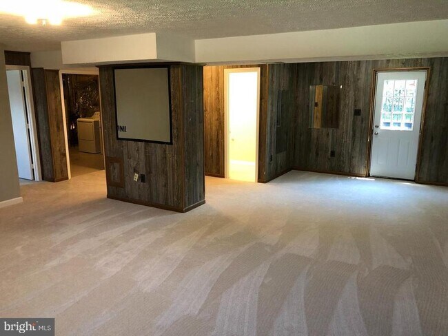 Building Photo - 5905 Sylvia Ct