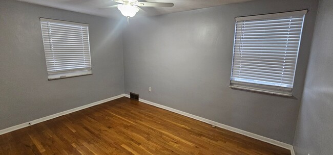 Building Photo - Charming 2 BD in West View