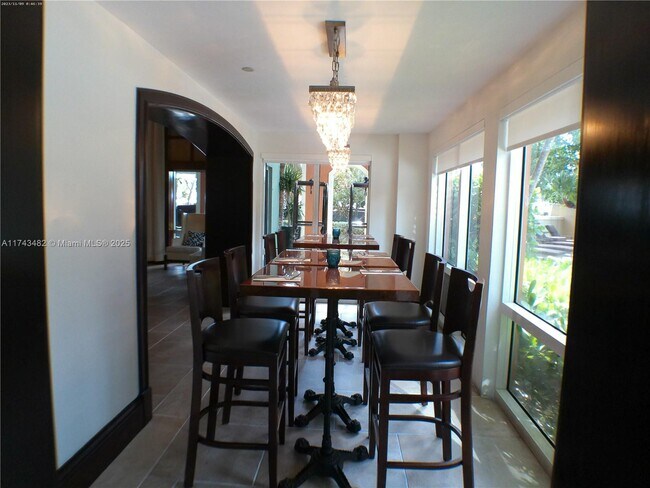 Building Photo - 2951 S Bayshore Dr