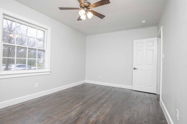 Building Photo - 2440 Woodbine Ave