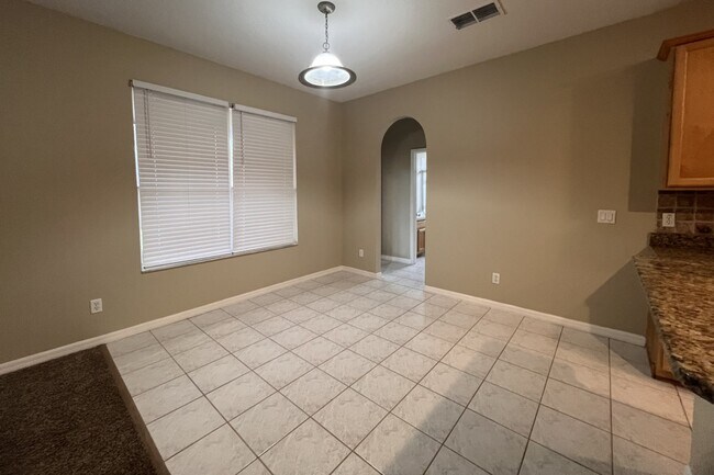 Building Photo - 950 Longwood Club Pl