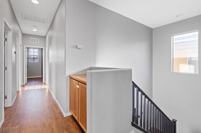 Building Photo - 10645 Mt Jefferson Ave