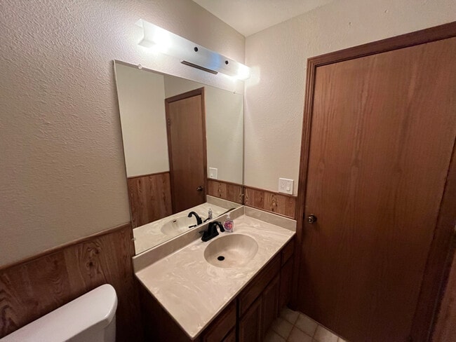 Building Photo - 978 Hacienda Ct