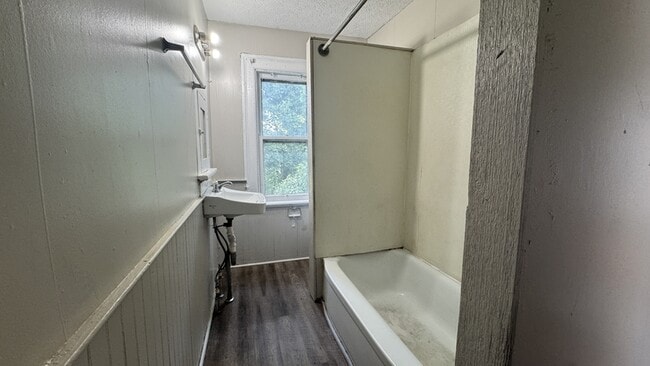 Building Photo - 508 Stuart St