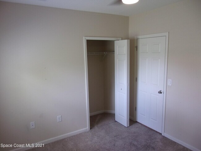 Building Photo - 3935 Harvest Cir