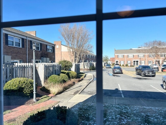 Building Photo - ***Waterfront Condo W/S/T INCLUDED!