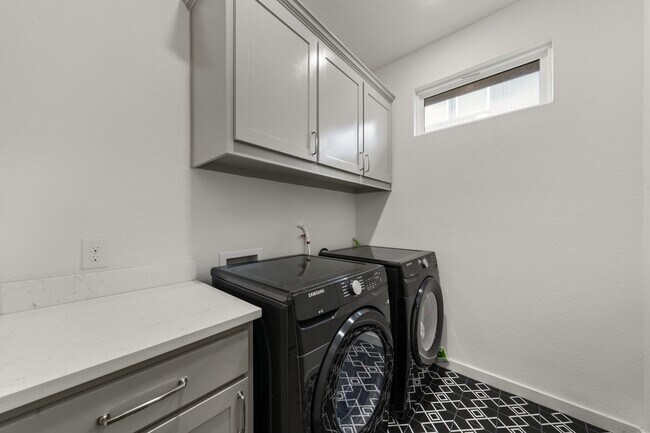 Building Photo - 9925 Bridlewood Ln