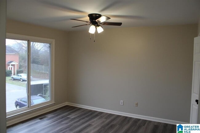 Building Photo - 805 Hillsboro Ln