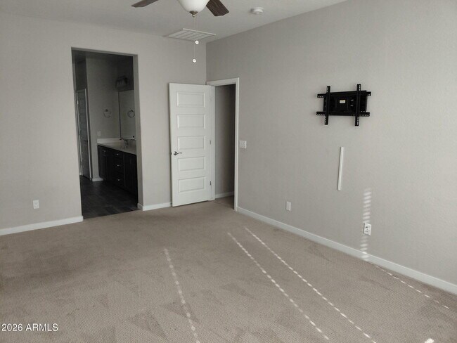Building Photo - 715 N Sparrow Dr