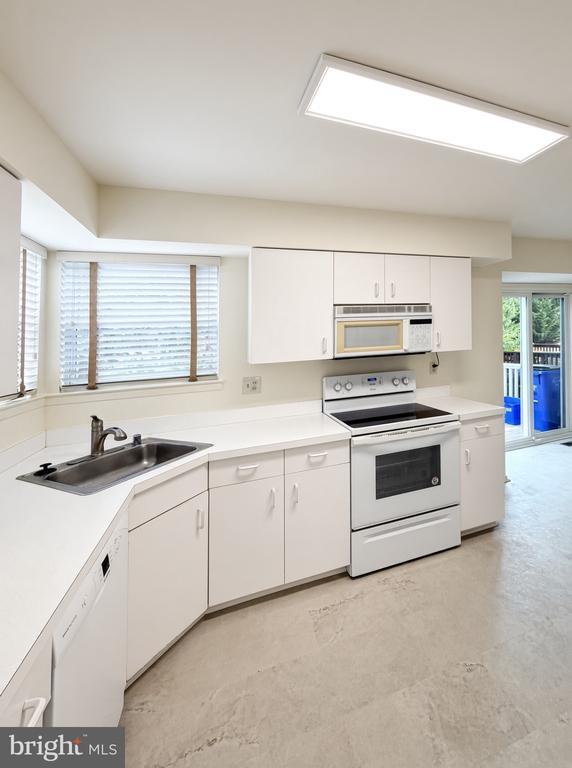 Building Photo - 7730 Chatfield Ln