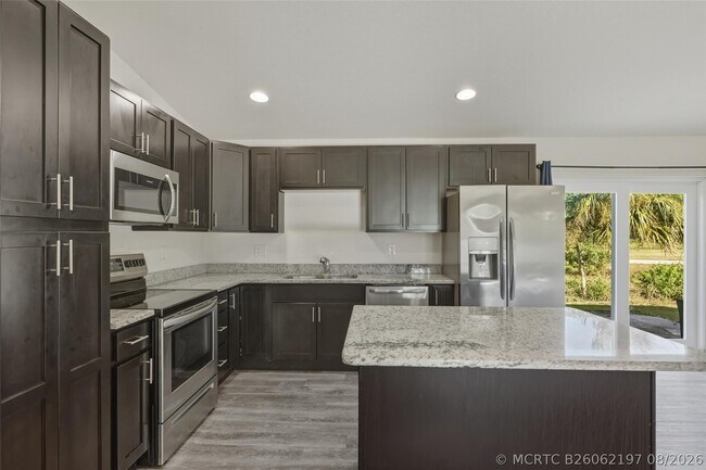 Building Photo - 8007 Royal Ct