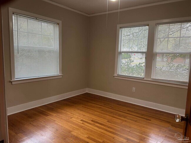 Building Photo - 1701 E Bobe St