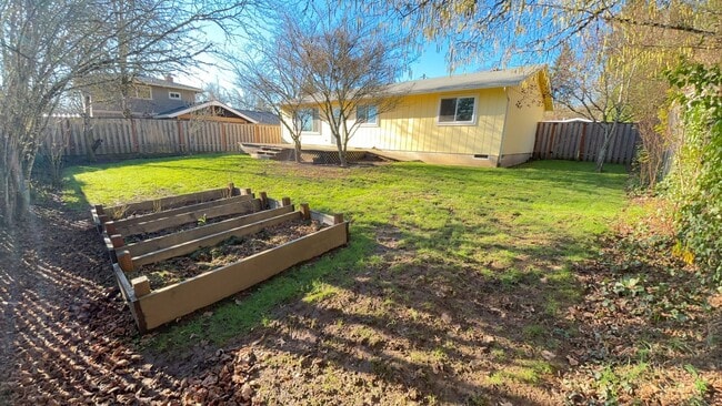 Building Photo - $500 Off of February!!! 3 Bedroom/2 Bath NW Corvallis Home!