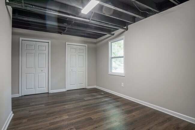 Building Photo - 3137 Glen Hollow Dr