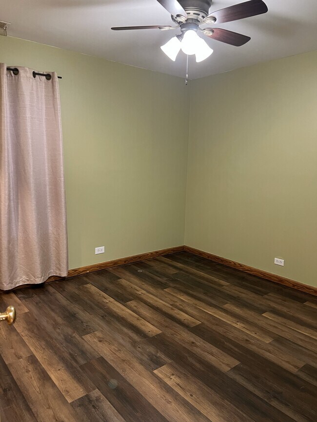 Building Photo - 1362 Cove Dr