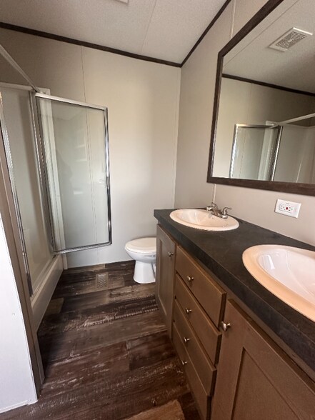 Building Photo - 3200 S Highland Park Dr