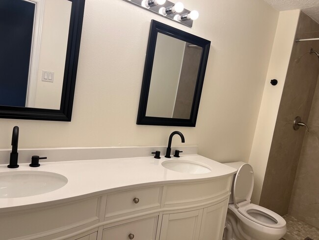 Building Photo - 10134 Kirkglen Dr