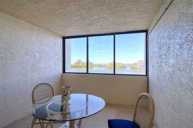 Building Photo - 5915 Sea Ranch Dr