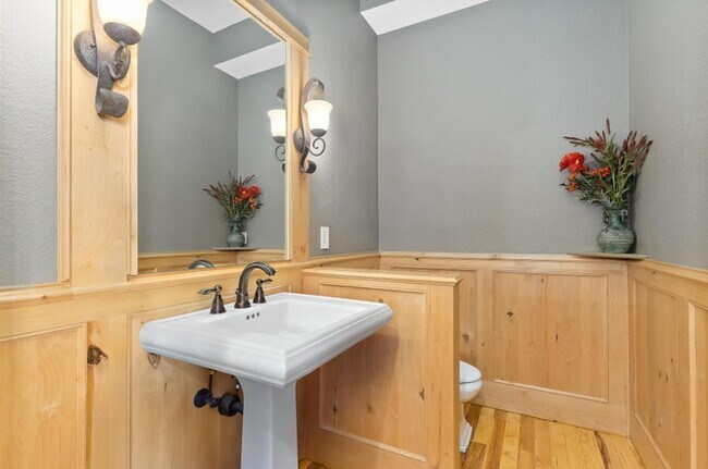 Building Photo - 348 Meadow View Pky