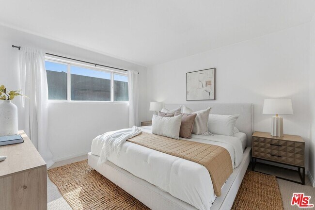 Building Photo - 2308 Schader Dr