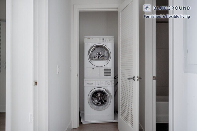 Building Photo - 18 10th St