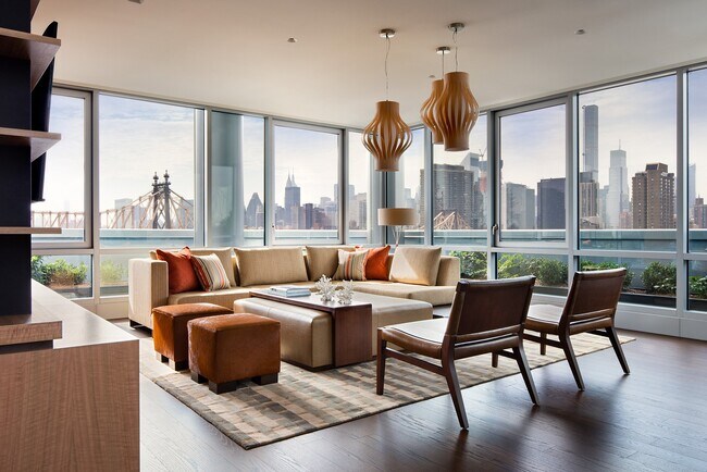 Building Photo - 480 Main St