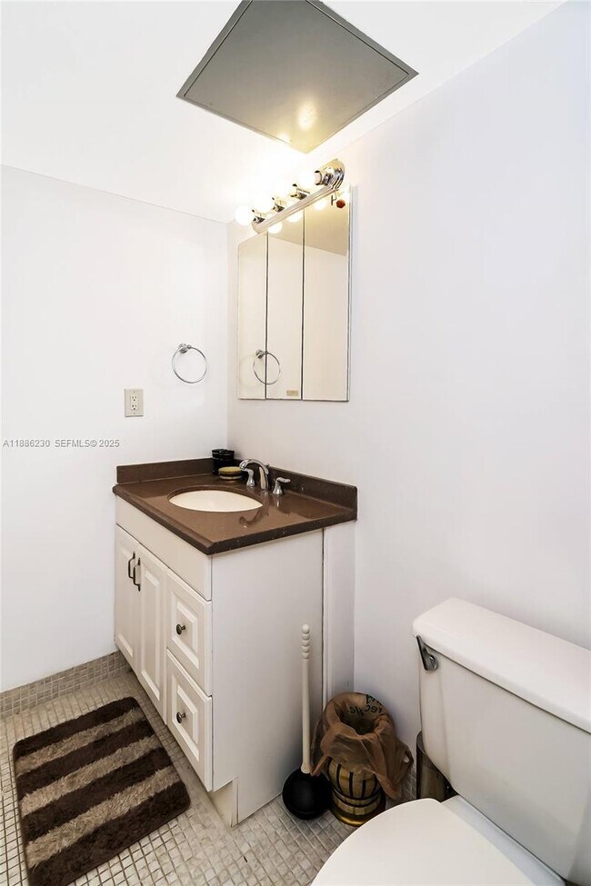 Building Photo - 2030 S Ocean Dr