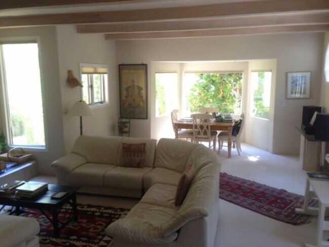 Building Photo - Quiet family home