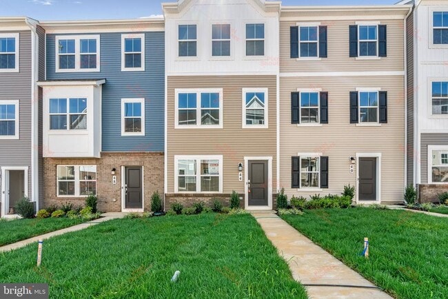 Primary Photo - 44 Brookfield Mews