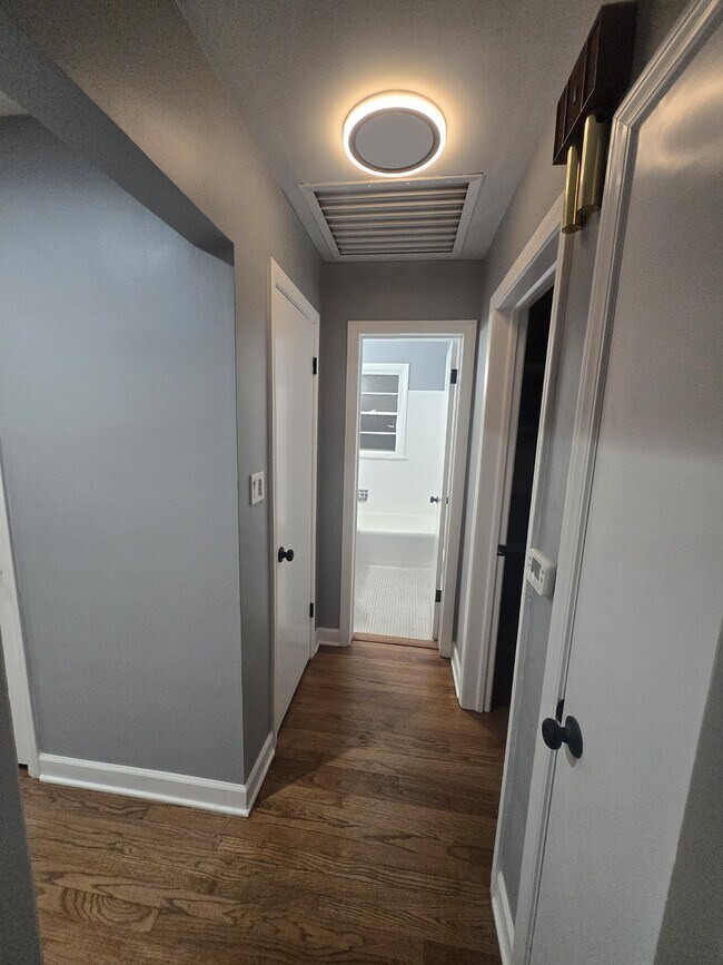 Building Photo - 70 N Laverne Ave