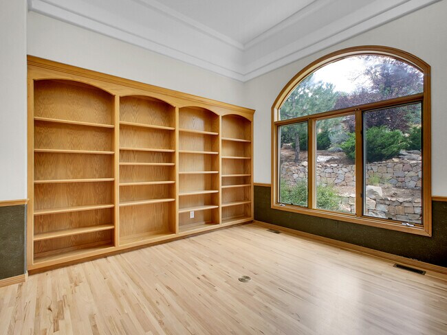 Building Photo - 16374 Sandstone Dr