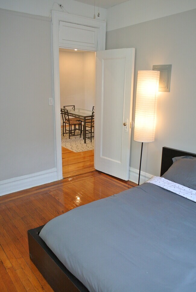 Building Photo - 867 W 181st St