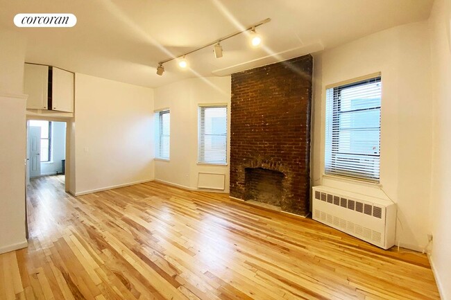 Building Photo - 105 W 77th St