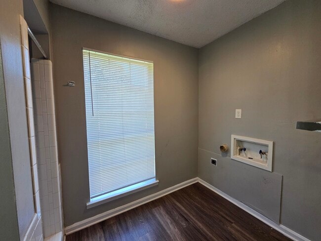 Building Photo - 3277 Valley Stream Cove