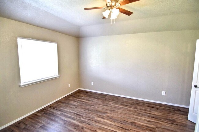 Building Photo - 4201 Bluestem Ln