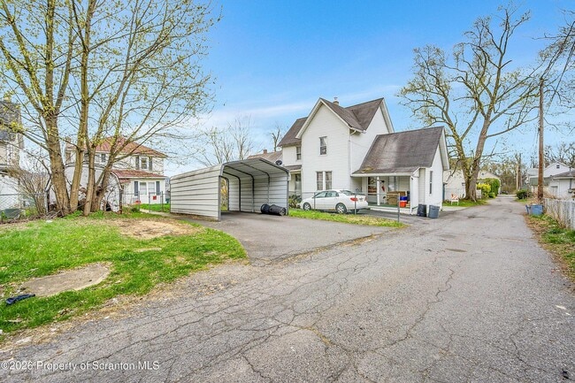 Building Photo - 1425 Church Ave