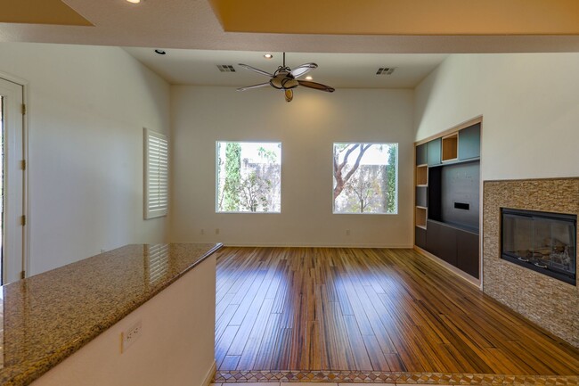 Building Photo - Beautiful Red Rock Country Club  3 Bed Sin...