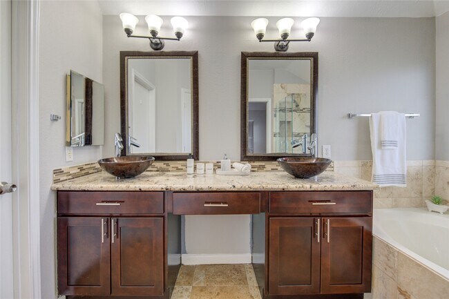 Building Photo - 14802 Newton Falls Ln