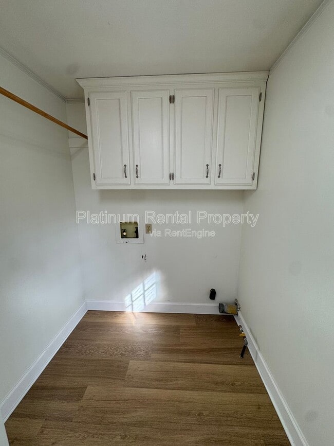 Building Photo - 4007 Shady Cir NW