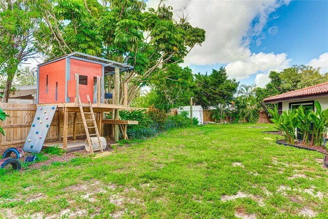 Building Photo - 2618 Valencia Dr