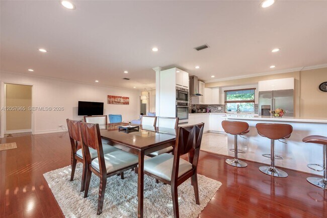 Building Photo - 740 Ridgewood Ln